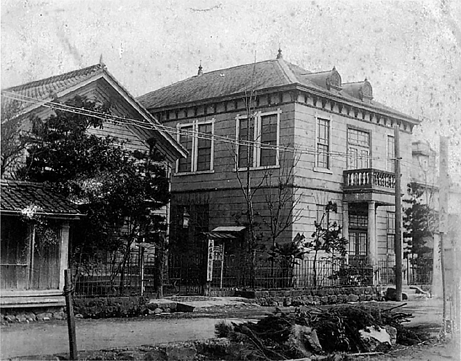 土佐教会の最初の教会堂と記念館(1913年)