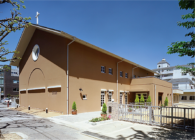 2003年献堂の現在の教会堂